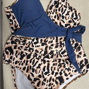 SHEIN Kids Leopard Print One Piece with Navy Accent